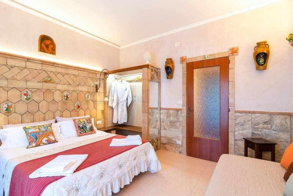 Casa Della Giara Parcheggio Supermercato A 200M Giarre Bagian luar foto