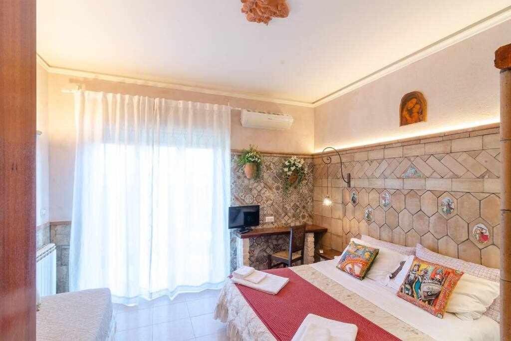Casa Della Giara Parcheggio Supermercato A 200M Giarre Bagian luar foto