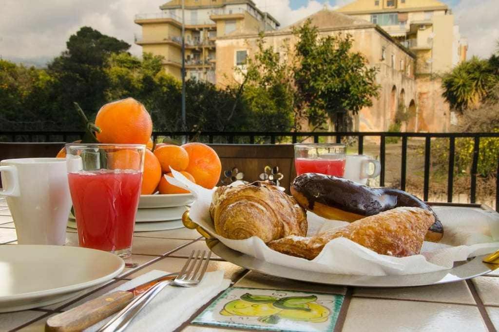 Casa Della Giara Parcheggio Supermercato A 200M Giarre Bagian luar foto