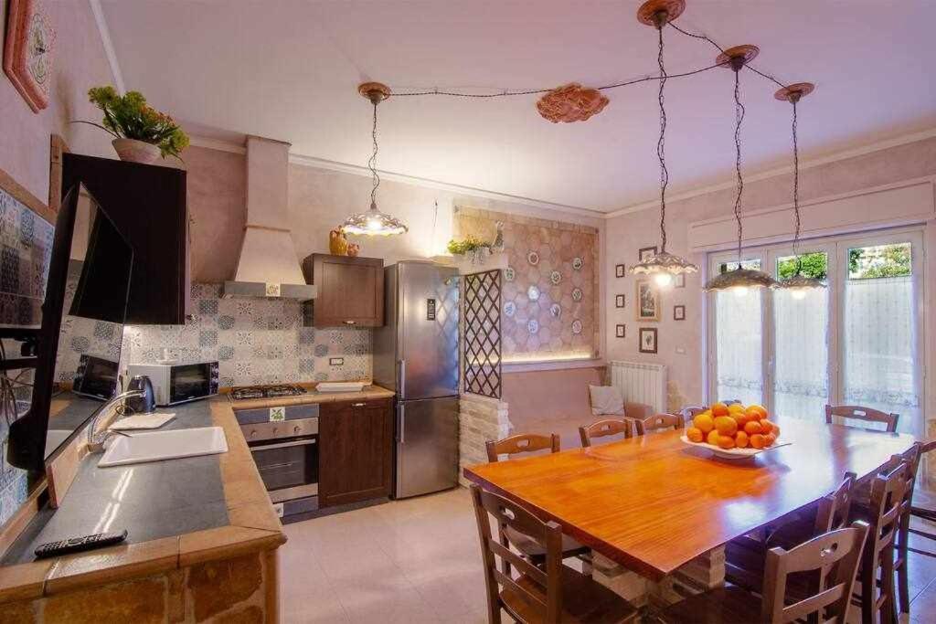 Casa Della Giara Parcheggio Supermercato A 200M Giarre Bagian luar foto